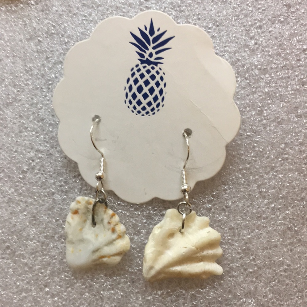 Handmade earrings made of natural shells.